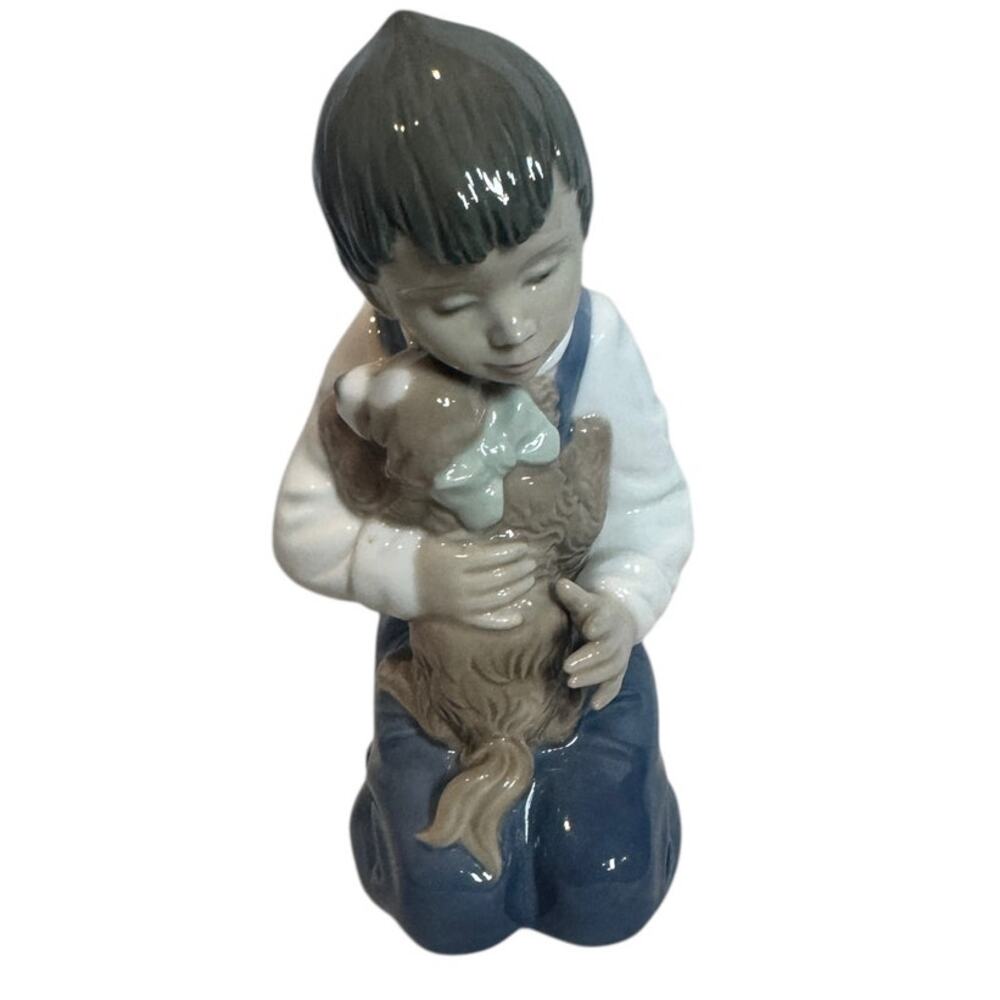 Nao by Lladro porcelain piece‎ titled "Forever Friends"